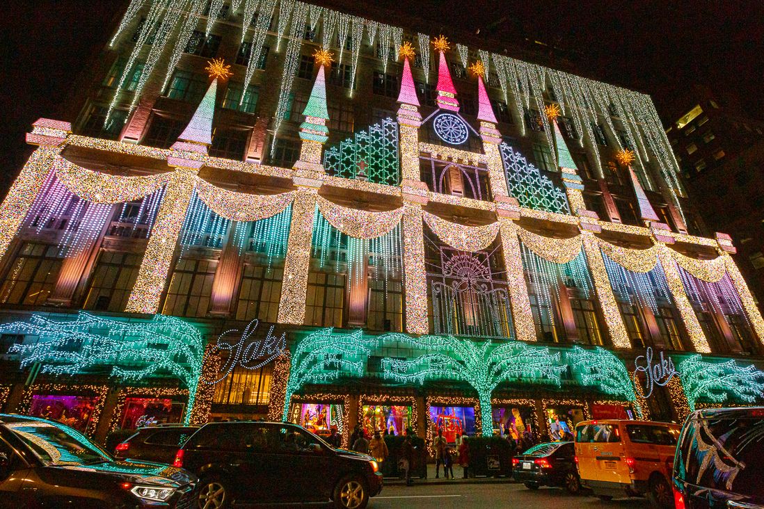 Photos of the holiday windows in December 2020